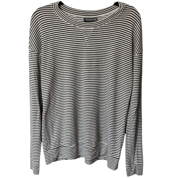A Pea In The Pod Maternity Long Sleeve 
Striped Top Black and White Large - Picture 1 of 6